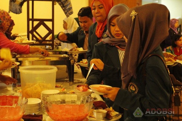 Suasana Makan